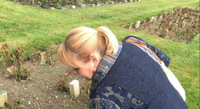 Uma análise detalhada dos registros ajudaram a identificar o lugar específico onde os restos de Merrick foram enterrados