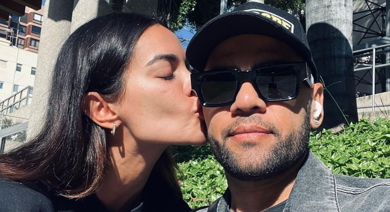 Joana Sanz e Daniel Alves estão juntos desde 2015, e em 2017 se casaram