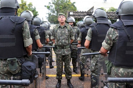 Saída de Corrêa deve ser formalizada nesta terça-feira (1º)