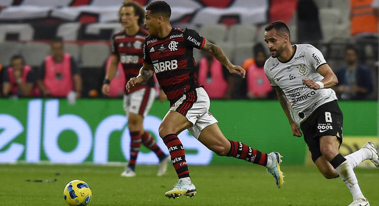 João Gomes em ação contra o Corinthians