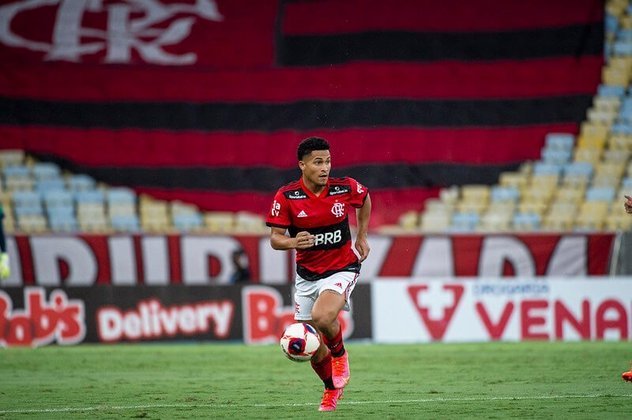 João Gomes: este é mais um nome conhecido pela torcida do Flamengo. O volante se destacou, principalmente, na última temporada e terminou o ano em alta. Ele se reapresentou mais cedo e tem vínculo com o Rubro-Negro até 31/12/2025.