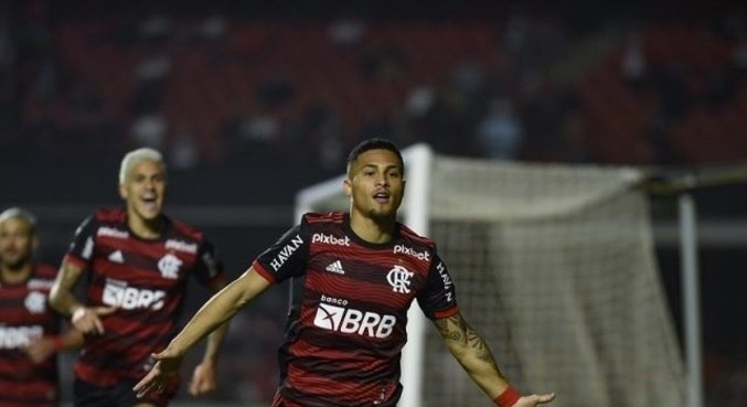 João Gomes foi transferido do Flamengo para o Wolverhampton, da Inglaterra