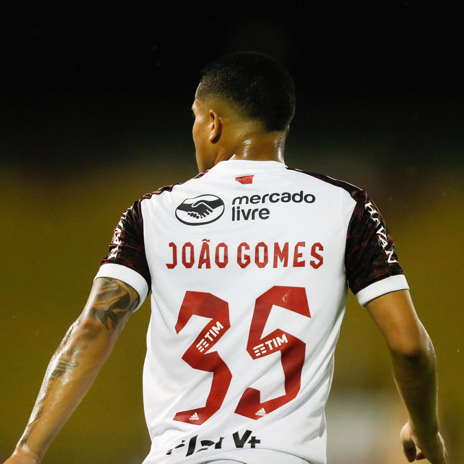 João Gomes entrou no segundo tempo do empate sem gols em Volta Redonda