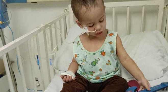 João na primeira sessão de quimioterapia para impedir o crescimento do tumor