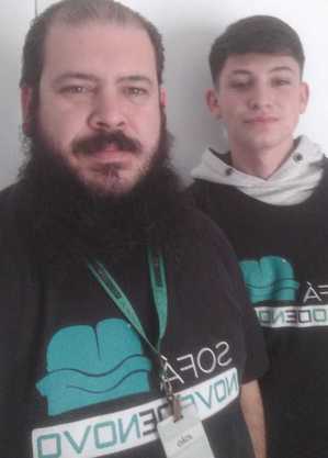 João Luiz e Gustavo atuam em loja da Sofá Novo de Novo