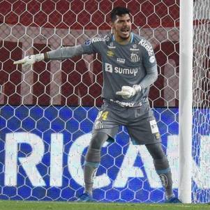 Goleiro João Paulo pediu reforços