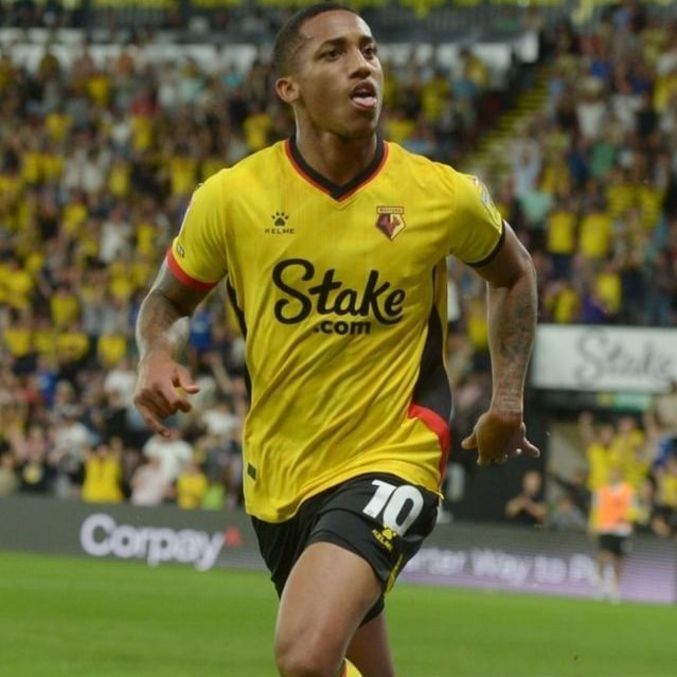 João Pedro comemora gol marcado pelo Watford