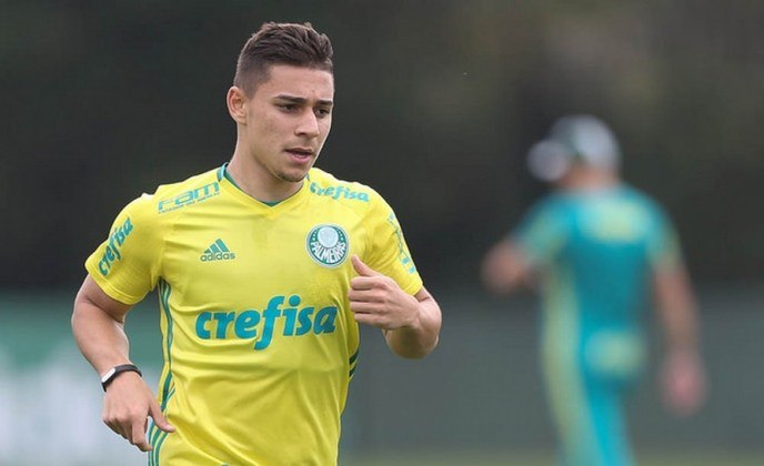 João Pedro: revelado pelo Palmeiras e com poucos jogos pelo Verdão, rodou por alguns clubes na Europa e Brasil até ser emprestado ao Corinthians para 2021.