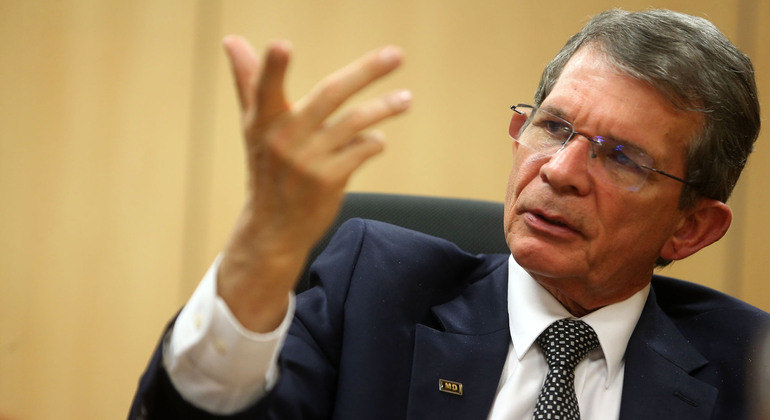 O General Joaquim Silva e Luna já foi diretor-geral da Itaipu Binacional
 