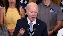 Dias em silêncio e ajuda financeira 'insultuosa': Biden é criticado pela resposta à tragédia no Havaí