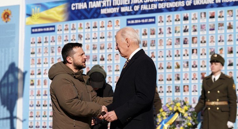 Presidente dos EUA, Joe biden, se encontra com o presidente ucraniano em Kiev