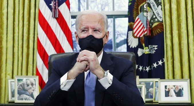 Joe Biden assinou diversas medidas em seu primeiro dia de mandato
