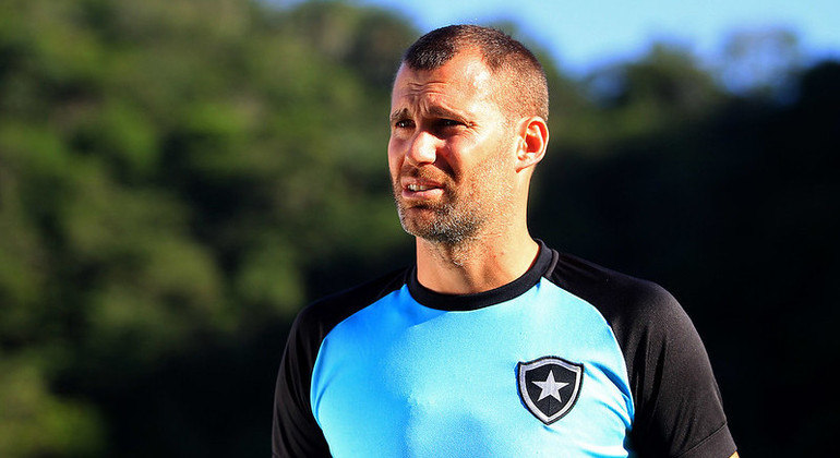 Joel Carli voltou a ser titular e mostrou toda sua importância para o Botafogo
