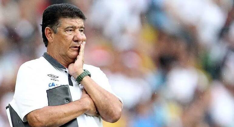 10. Joel SantanaJoel ficou no Al-Hilal de 1989 a 1990 e conquistou dois Campeonatos Sauditas com a equipe. Posteriormente, ficou um ano (de 1990 a 1991) no Al-Nassr, mas n&atilde;o teve uma passagem t&atilde;o marcante