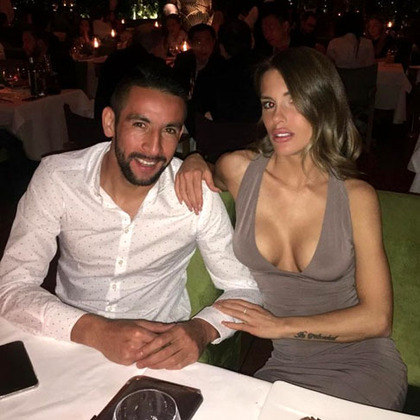 Jogador de futebol do Flamengo, o lateral-direito Maurício Isla anunciou, em maio de 2021, a sua separação da modelo espanhola Gala Caldirola. O relacionamento deles chegou ao fim com boatos de traição, mas ninguém confirmou isso. 