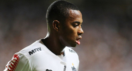 Robinho foi condenado a nove anos de prisão por estupro na Itália
