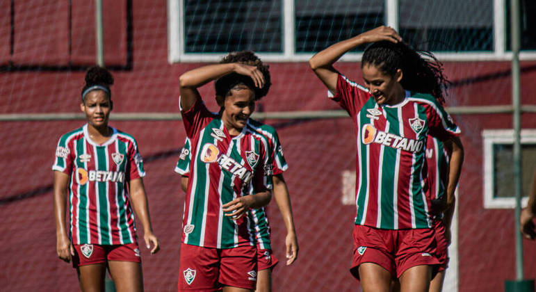 Jogadoras do Fluminense comemoram gol pelo Brasileirão Feminino sub-20