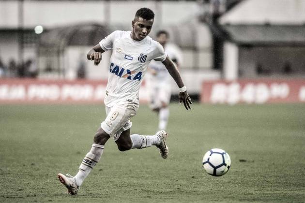 RodrygoO último raio a cair na Vila Belmiro responde pelo nome de Rodrygo. Em 2017, com apenas 16 anos, o 'Rayo' fez sua estreia profissional pelo Santos. Hoje, atua no Real Madrid