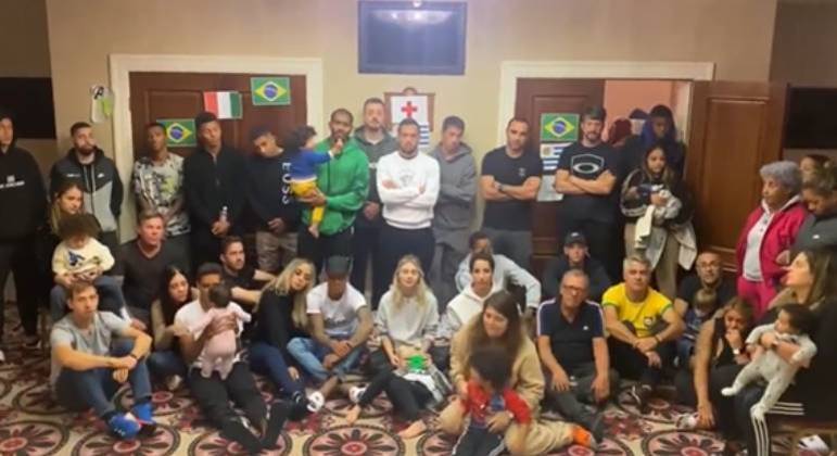 Jogadores brasileiros deixam hotel em Kiev e pegam trem para fugir da Ucrânia - Esportes - R7 Esportes