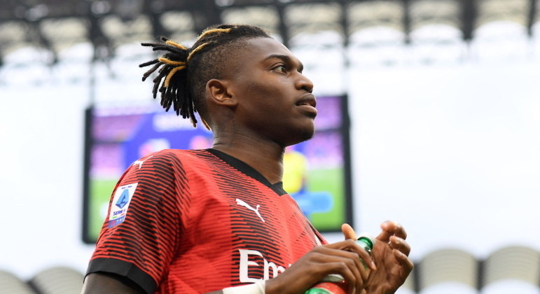 Rafael Leão: Principal nome do Milan, Leão é daqueles atacantes que infernizam a vida do adversário. Muito rápido, ágil e habilidoso, somado a alta estatura que tem, é quase impossível parar o português. Mais um candidato a protagonista, caso o time italiano volte a fazer uma campanha como a da temporada passada, em que parou nas semifinais