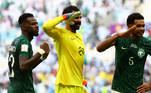 Jogadores da Arábia Saudita comemoram a histórica vitória sobre a Argentina na estreia da Copa do Mundo de 2022