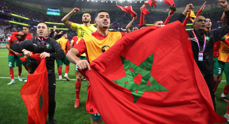 O sonho de MarrocosUma das histórias mais incríveis da Copa do Mundo está sendo escrita por Marrocos. A seleção é a primeira da África a atingir uma semifinal de Mundial. E, depois de eliminar Espanha e Portugal no mata-mata, e a Bélgica na fase de grupos, a equipe de Marrocos tem total condição de sonhar com o título da Copa