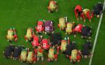 Marrocos surpreendeu e tirou a Espanha nas oitavas; jogadores muçulmanos comemoraram ajoelhados no estádio
