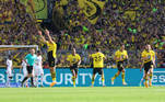 Jogadores do Borussia comemoram gol na partida contra o Mainz