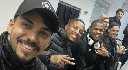 Jogadores do Botafogo após voo para a Argentina