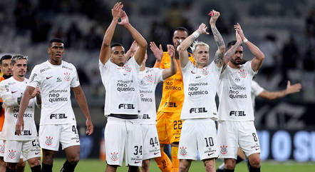 Jogadores do Corinthians contra o Atlético-MG