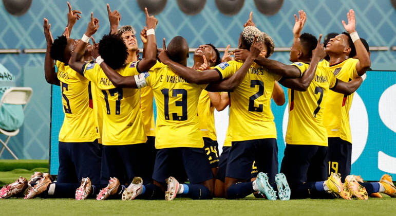 Jogadores do Equador comemoram gol de empate contra Senegal