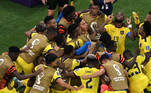 Jogadores do Equador comemoram gol na partida contra o Catar 