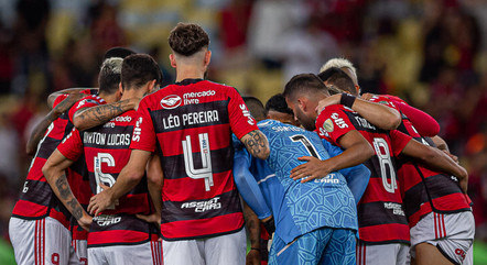 Jogadores do Flamengo antes de partida no Maracanã