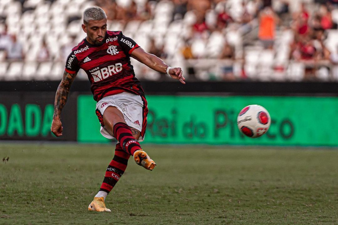 Queria, mas não levou: Vélez não dá bola do jogo a Pedro, destaque do  Flamengo, flamengo