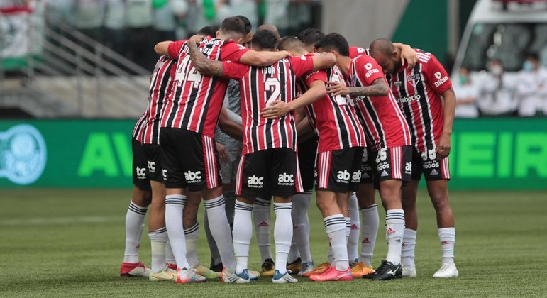 Jogadores do São Paulo antes de partida pelo Brasileirão