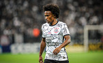 WillianTime: CorinthiansO retorno ao clube de coração, em 2021, foi inesperado, e muito celebrado pela torcida. Porém, o casamento entre Willian e Corinthians terminou de forma melancólica, menos de um ano depois. Com apenas um gol marcado durante o período, o jogador alegou que as ameaças sofridas em redes sociais motivaram o pedido de rescisão contratual