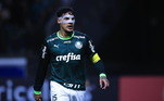 Gustavo Gómez (Palmeiras) - Um dos, se não o principal zagueiro do futebol brasileiro, Gustavo Gómez é um dos nomes que desperta interesse na Arábia Saudita. Nessa semana, o Verdão recebeu uma oferta de R$ 48,1 milhões do Al-Nassr pelo jogador. No entanto, o Alviverde só está disposto a abrir conversas se os árabes pagarem a multa rescisória do jogador, que gira em torno de R$ 162 milhões. A diretoria do Verdão reforça que não deve vender nenhum titular neste momento