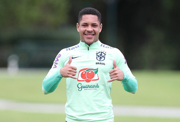 5º) Vitor RoqueTime: Athletico ParanaenseIdade na primeira convocação: 18 anos e seis dias/ em 2023