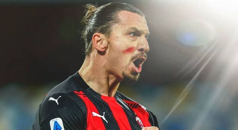 IbrahimovicÍdolo do Milan, da Itália, o jogador sueco de 41 anos anunciou a aposentadoria do futebol com lágrimas nos olhos. 