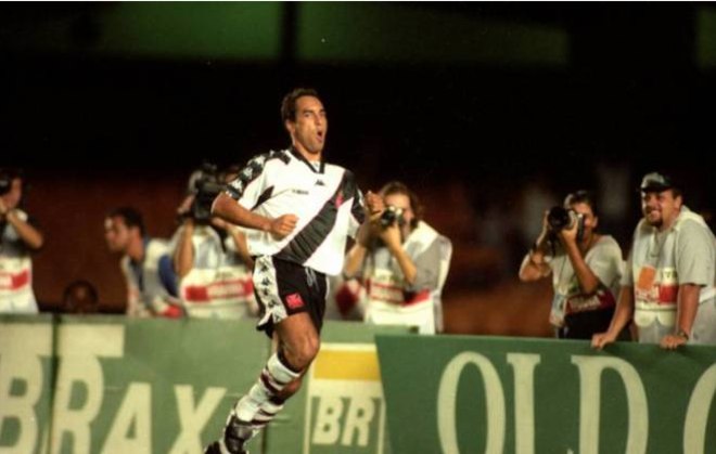 Em 1995, Edmundo esteve envolvido em acidente de carro que matou três pessoas. O atacante, que passou uma noite na cadeia, posteriormente foi condenado a quatro anos