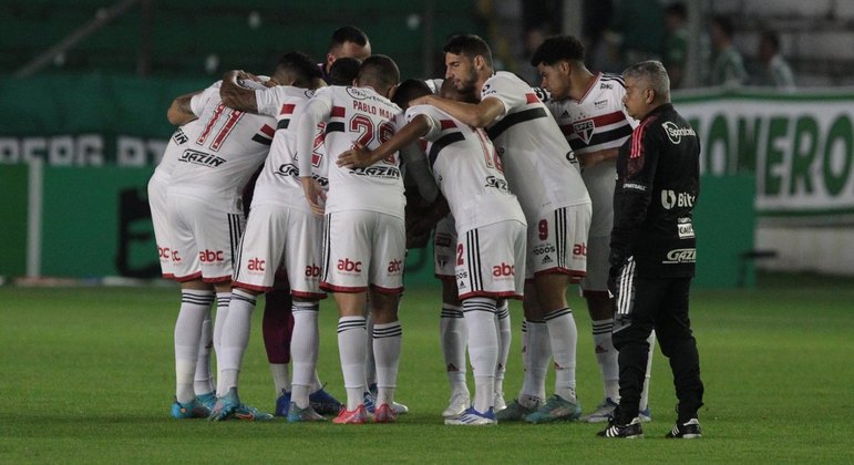 Jogadores do São Paulo em partida pela Copa do Brasil