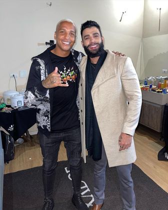 Voltando para terras brasileiras, Deyverson também não perdeu sua chance quando conheceu o cantor sertanejo Gusttavo Lima