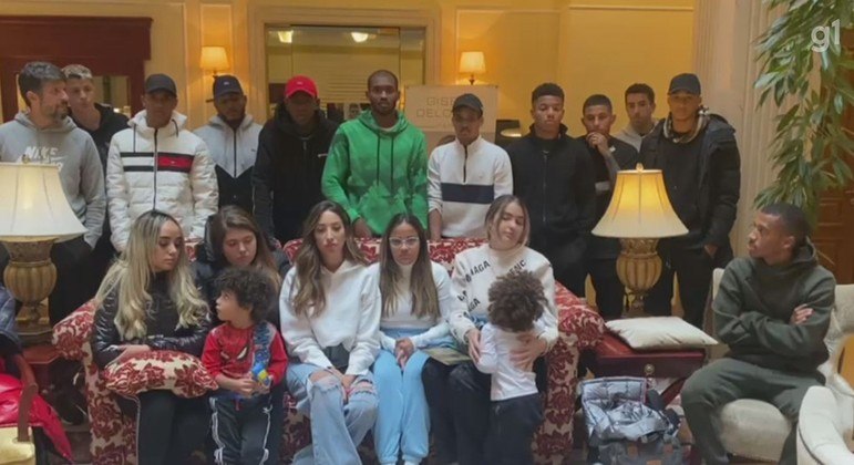 Jogadores e seus familiares estão em um hotel, na Ucrânia, pedindo para voltar ao Brasil