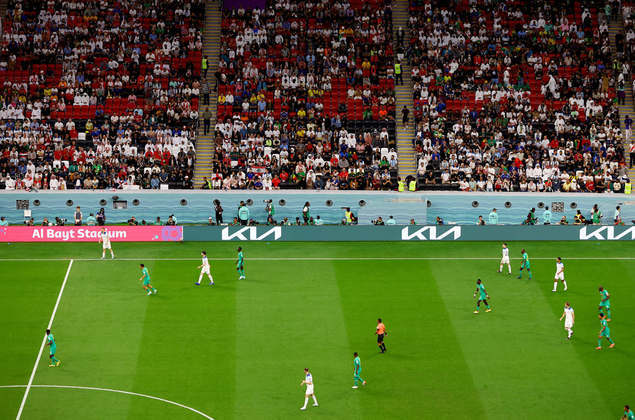 Ingleses ficam mais tempo com a bola no início da partida contra Senegal