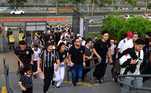 Torcedores chegam no Neo Química Arena para assistir a partida entre Corinthians e Ituano pelas quartas de final do Paulistão