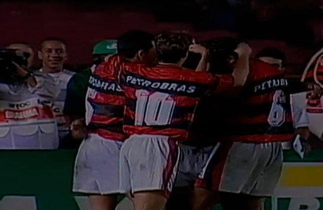 JOGO DE IDA DA COPA DO BRASIL DE 1997: dois anos antes, as equipes haviam medido forças na semifinal da Copa do Brasil. No jogo de ida, no Maracanã, o Flamengo levou a melhor por 2 a 0.