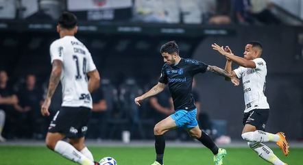 Jogo entre Corinthians e Grêmio teve polêmica de arbitragem