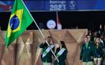 O nadador Fernando Scheffer e a tenista Luisa Stefani foram os responsáveis de ser os porta-bandeiras da delegação brasileira, que reúne 635 atletas