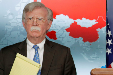 John Bolton fala sobre mandar Maduro a prisão militar