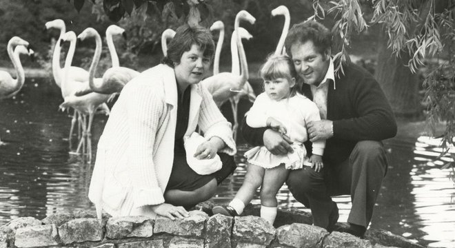 Estima-se que pelo menos 6 milhões de bebês, como Louise Brown (ao centro), já nasceram graças à fertilização in vitro